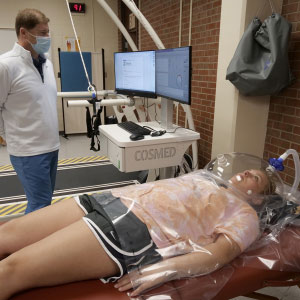 Chad Spangler with a volunteer in a metabolic monitor