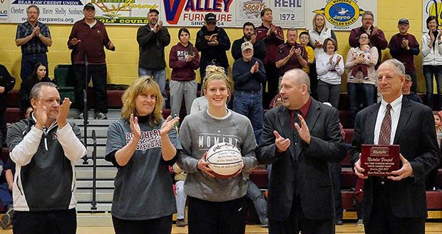 Natalee Faupel (center)